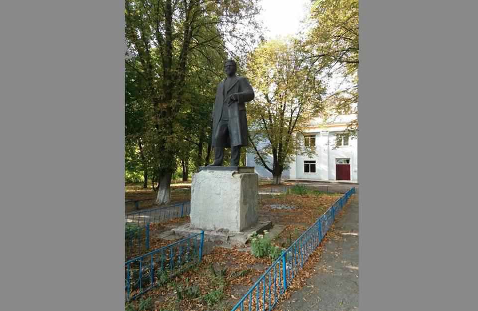 Ще один недекомунізований: на Полтавщині виявили пам’ятник «всесоюзному старості»