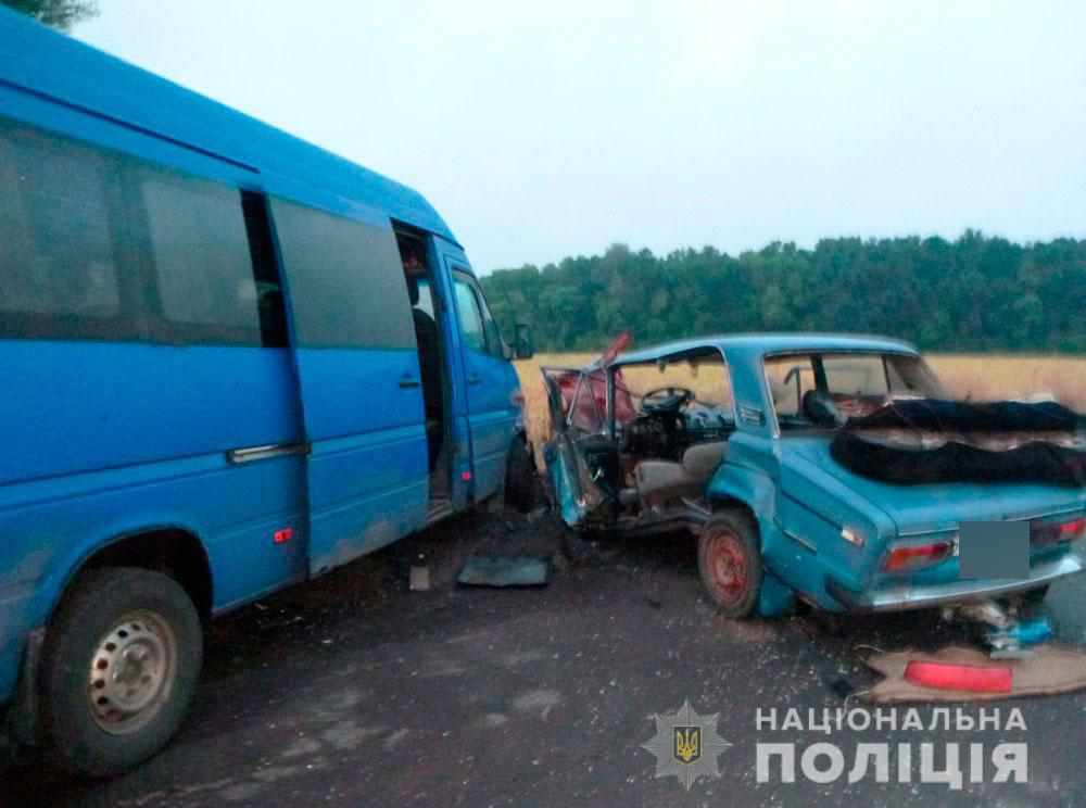 На Полтавщині легковик зіткнувся з мікроавтобусом: є постраждалі 