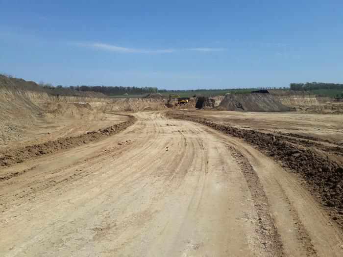 На Полтавщині незаконно видобули і продали для будівництва дороги глини на 240 млн грн. ФОТО