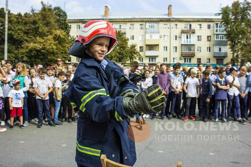 У Полтаві до Дня рятувальника показали пожежну техніку й провели конкурси для дітей. ФОТО, ВІДЕО 