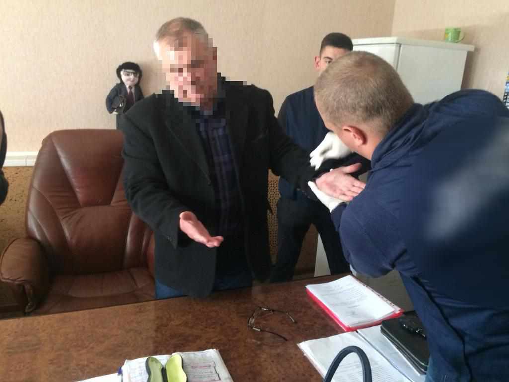 Очільника полтавського комунального підприємства затримали на хабарі