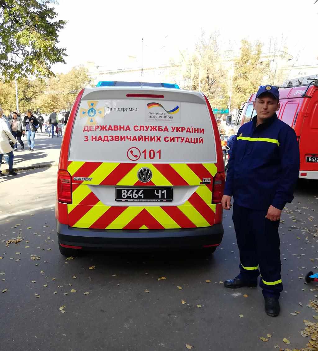 Полтавцям показали рятувальне авто, яких лише п’ять в Україні. ФОТО