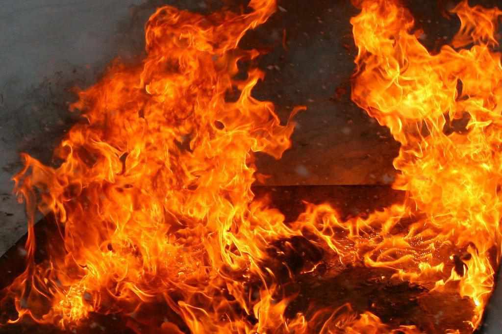 Пожежа на Полтавщині: палала автівка