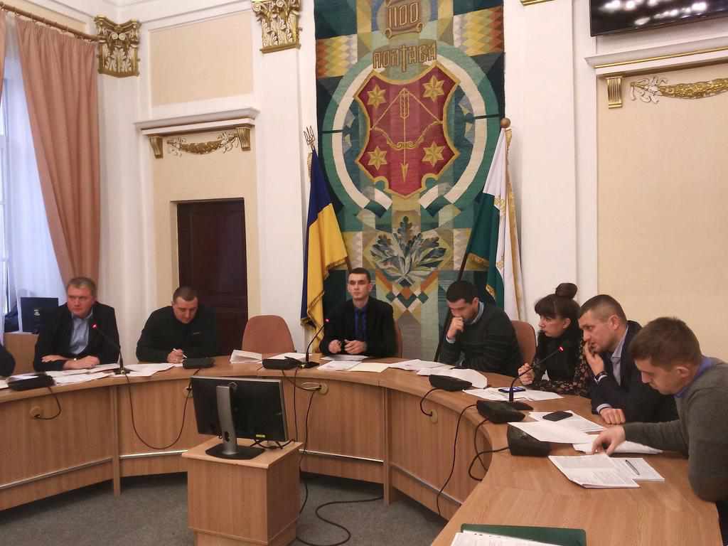 «Хто допомагав красти Мамаю?» – активісти вимагають депутатів Полтавської міськради створити комісію, щоб перевірити КП міста 