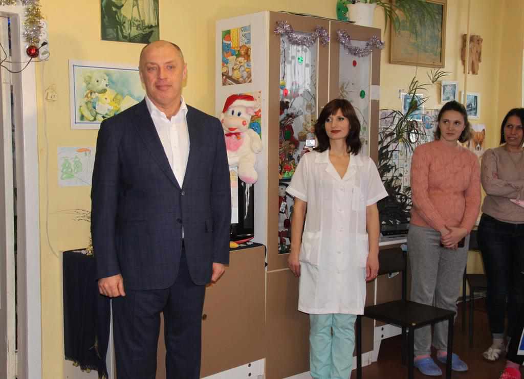 Олександр Мамай привітав маленьких пацієнтів дитячої міської лікарні з Днем Святого Миколая