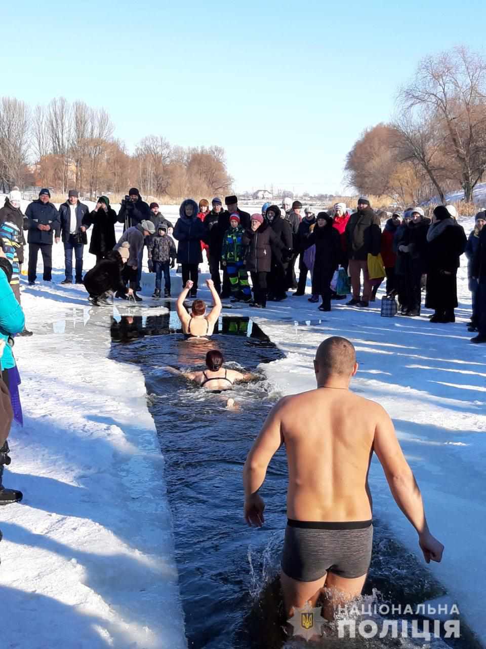 Як пірнали у воду та освячували її на Полтавщині – поліція