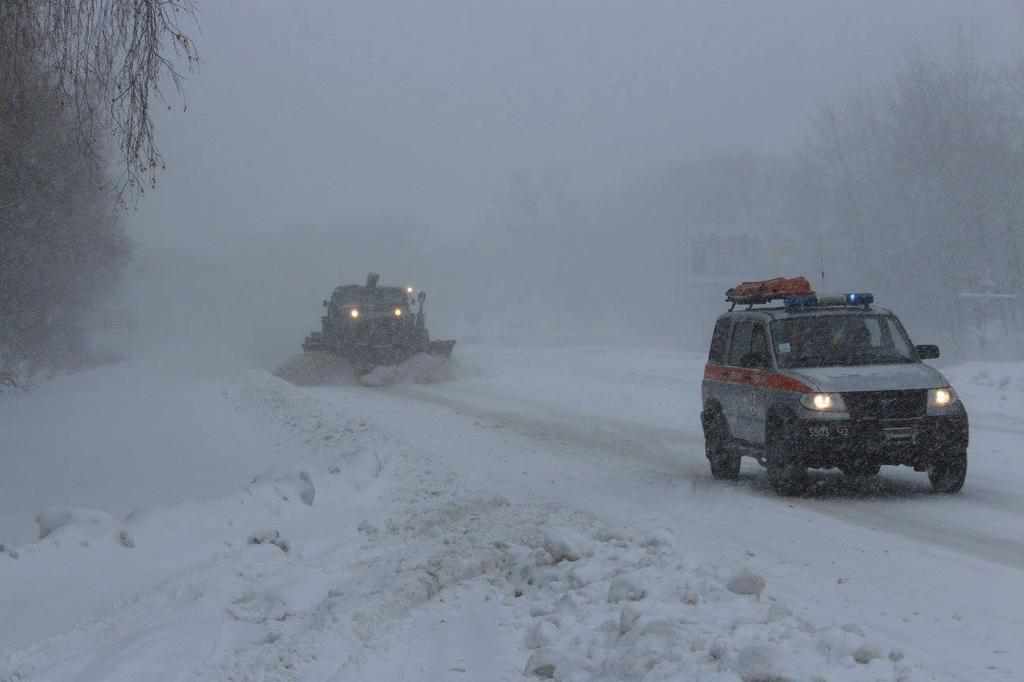 За минулу добу на Полтавщині із снігових заметів вивільнили більше десятка автомобілів