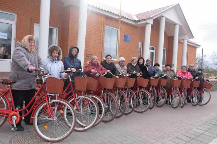 Чотирнадцять велосипедів закупили працівницям соцслужби Новосанжарської ОТГ