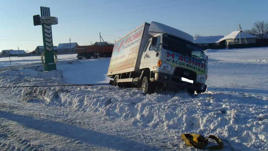 На Полтавщині за добу рятувальники вивільнили зі снігових заметів вісім автомобілів