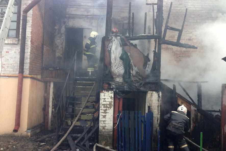 У Полтаві загорівся двоповерховий будинок: пожежники впоралися за дві години