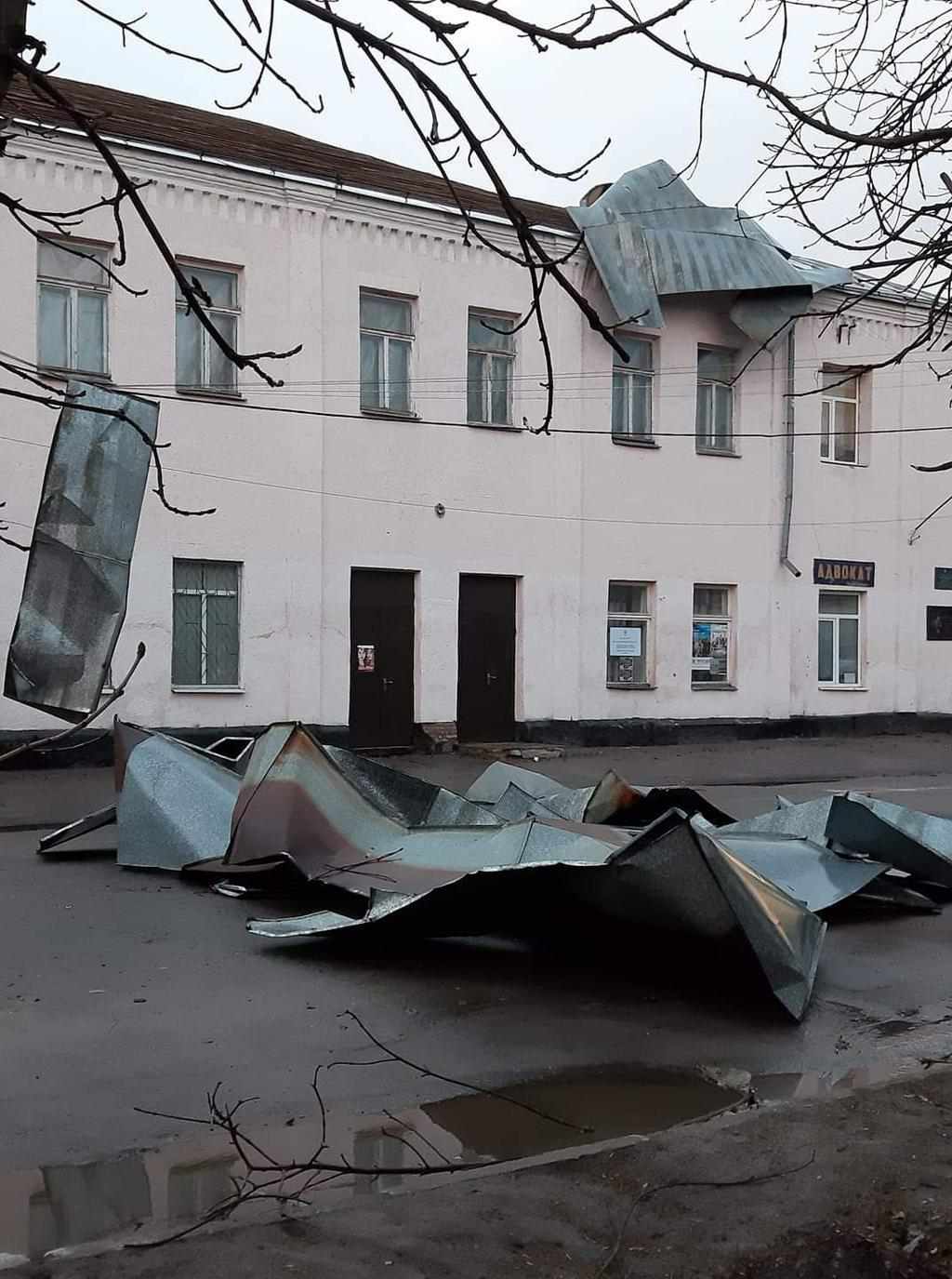 Що наробила негода на Полтавщині: зірвані дахи, повалені дерева. ФОТО