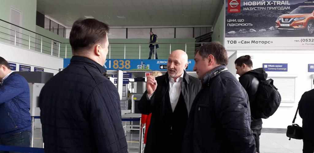 Екс-голова Полтавської ОДА Головко приїхав в «Аеропорт-Полтава» «порадіти за пасажирів»