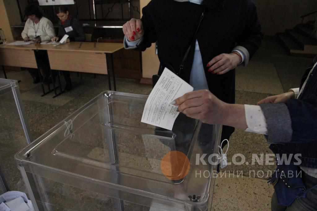 У деяких округах на Полтавщині проголосували вже майже чверть виборців: явка станом на 11.00