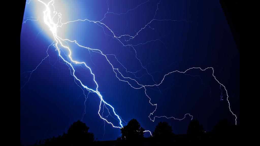 На Полтавщині оголосили штормове попередження: насувається гроза 