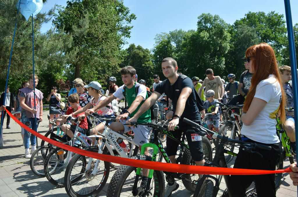 Крути педалі і роби добрі справи: у Полтаві відбувся благодійний велозабіг. ФОТО, ВІДЕО 