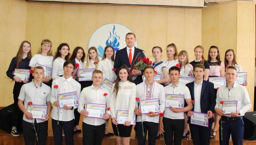 Найкращих випускників Полтавщини 2019 року відзначили дипломами й іменними преміями