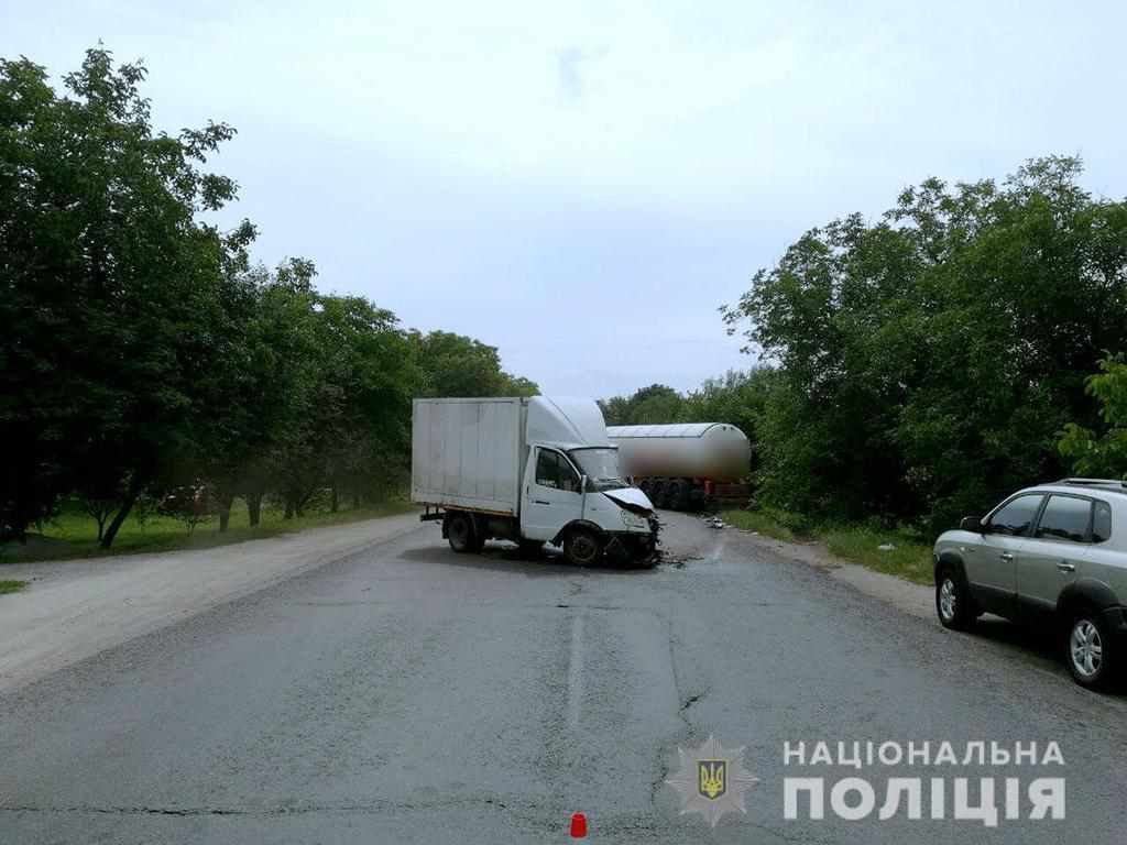 ДТП на Полтавщині: вантажівка зіткнулася з бензовозом
