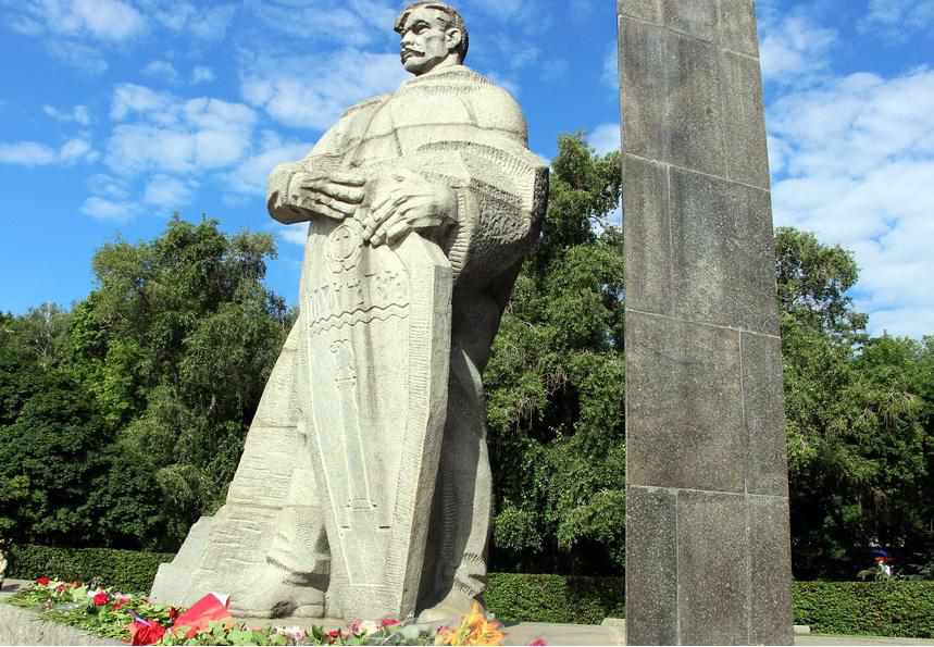 У Полтаві вшанували пам'ять жертв війни. ФОТО