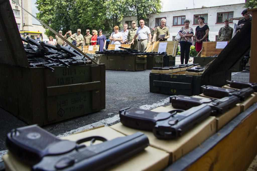 30 шкіл Полтавської області отримали навчальну зброю. ФОТО