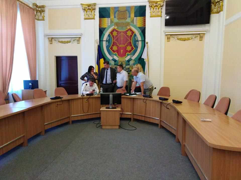 Полтавська міська рада розпустила виконком та звільнила заступників 