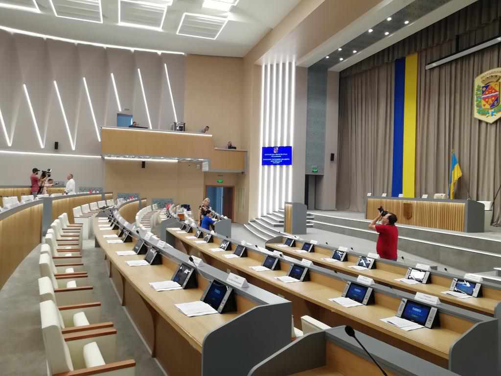 44 мільйони на сесійну залу Полтавської обласної ради: яке приміщення після ремонту. ФОТО