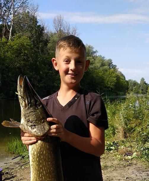 На Полтавщині школяр упіймав рекордної ваги щуку – 11 кілограмів