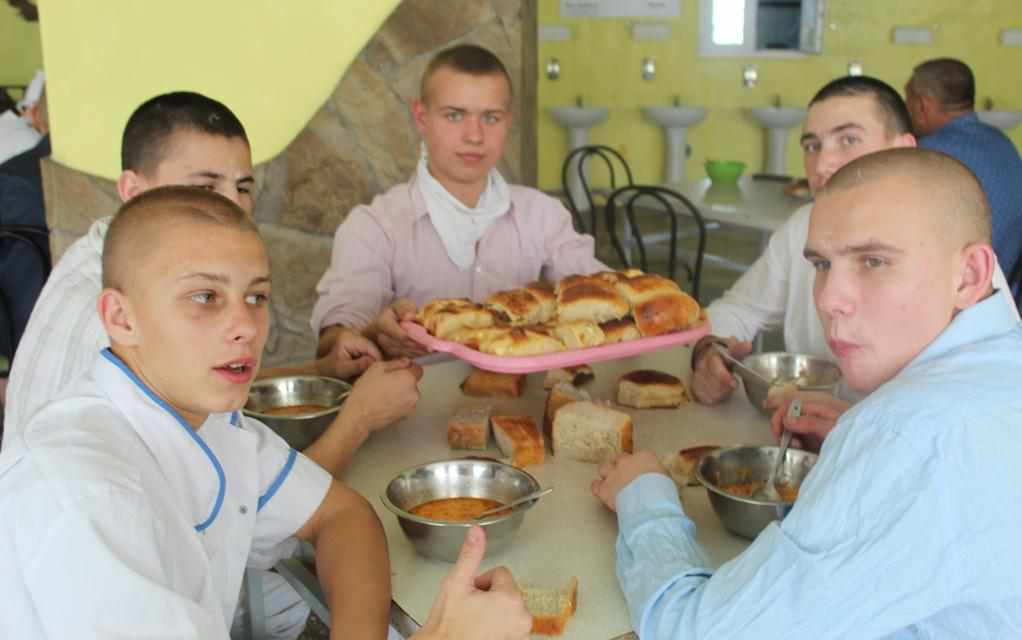 Вихованців колонії навчають на курсах кухарів-кондитерів. ФОТО
