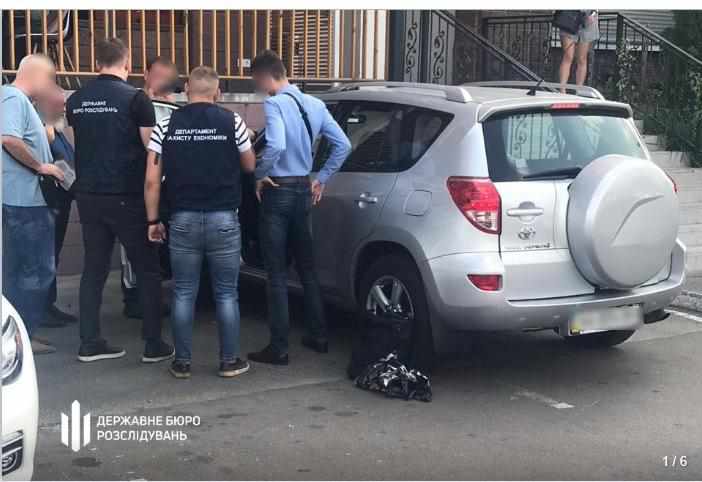 Начальника Полтавської митниці затримали на хабарі в Києві. ФОТО