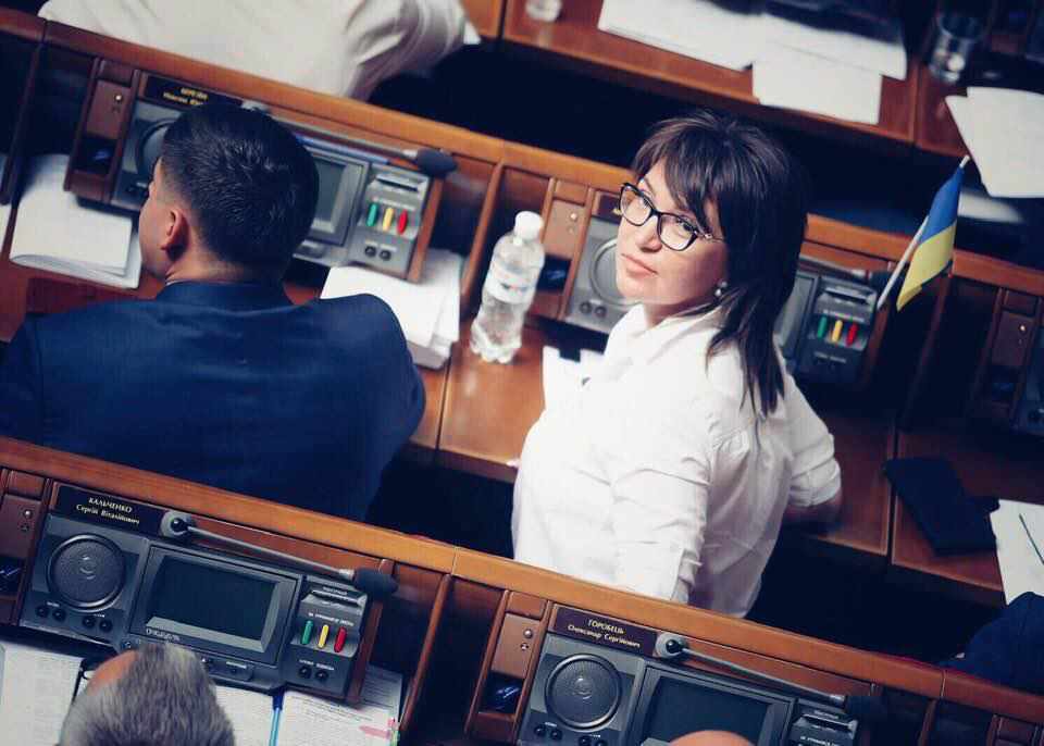 Нардепа Анастасію Ляшенко звинувачують у невиплаті зарплати, інших порушеннях трудового законодавства