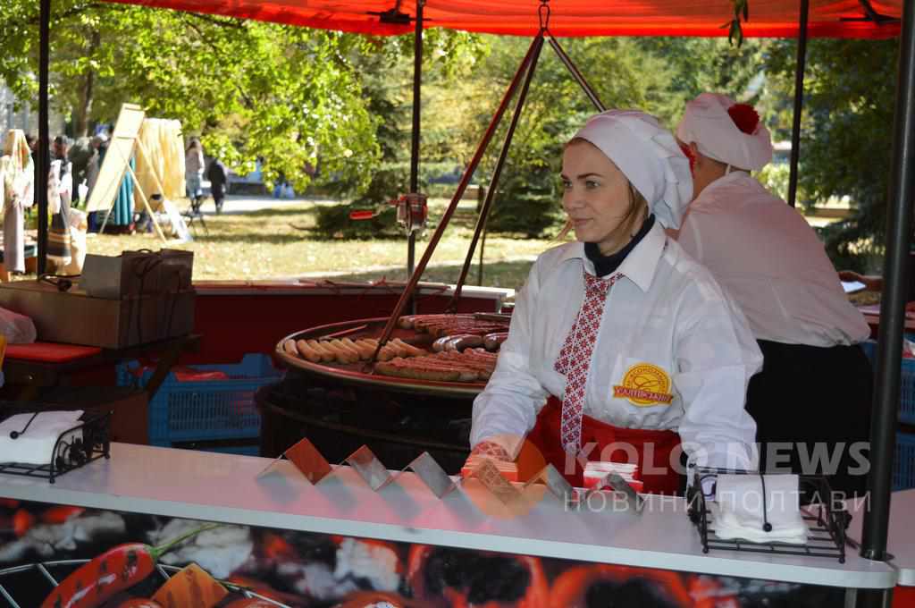 У Полтаві триває фестиваль їжі Food fest. ФОТО
