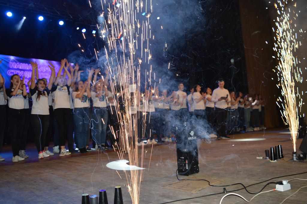 Майже півтори тисячі полтавських студентів взяли участь у грандіозному святі до Дня студента. ФОТО