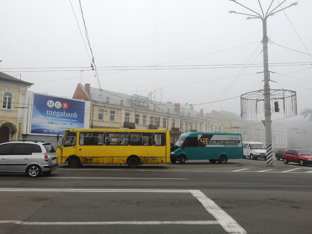 У Полтаві зіткнулися автобус та маршрутка