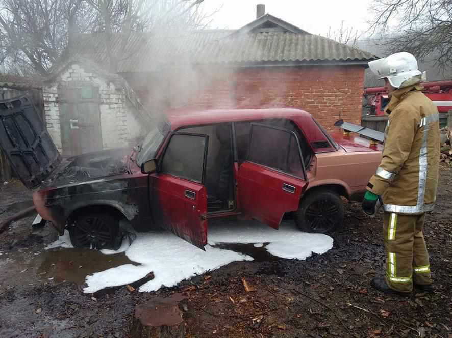 На Полтавщині сталася пожежа в автівці