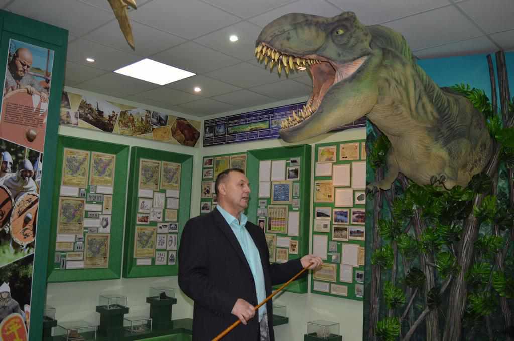Із динозавром та Наливайком – шкільний музей на Полтавщині дивує експонатами. ФОТО