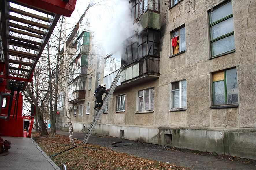 У Полтаві в пожежі у багатоповерхівці загинула жінка. ВІДЕО