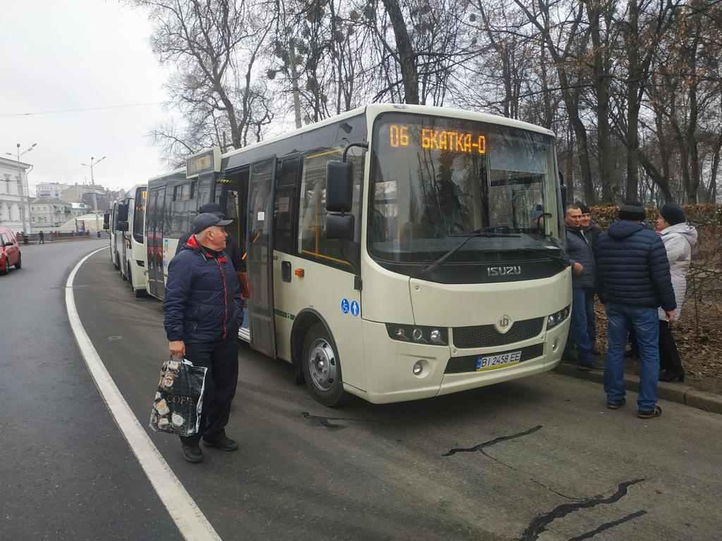 У Полтаві на маршрути готові виїхати автобуси з недоукомплектованими аптечками та незареєстрованими пандусами. ФОТО, ВІДЕО