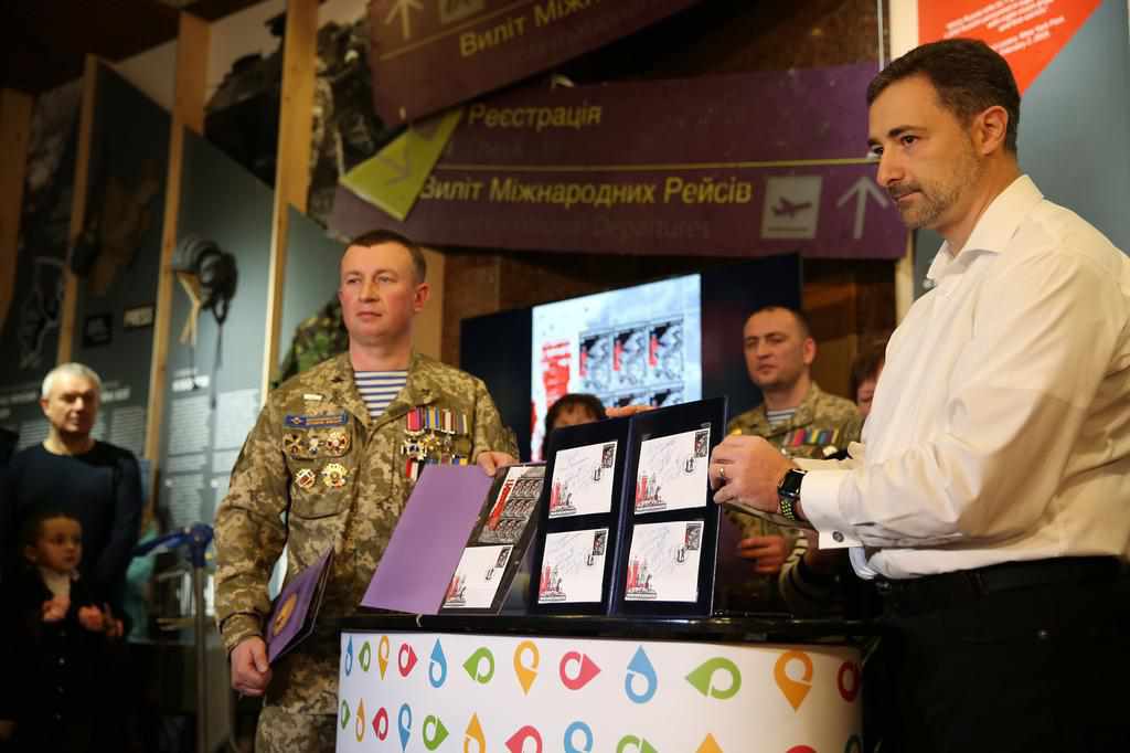Укрпошта випустила марку з «кіборгами» Донецького аеропорту