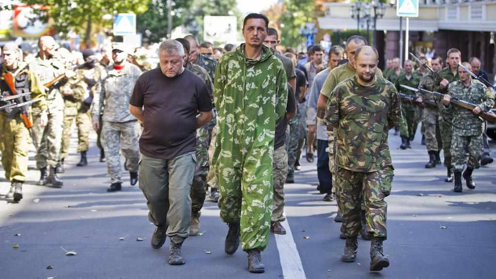 Порошенко підписав закон про виплати полоненим військовим