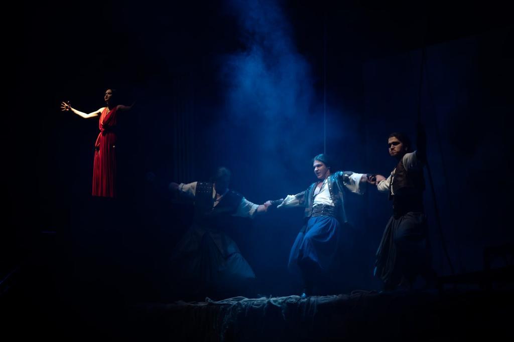 Полтавські студенти зіграли по-новому «Енеїду» на сцені театру імені Гоголя