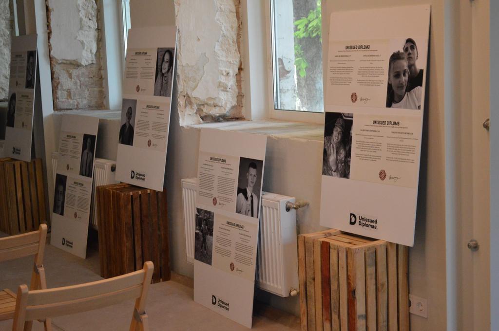 У Полтаві проходить виставка "Невидані дипломи", яка вшановує загиблих українських студентів