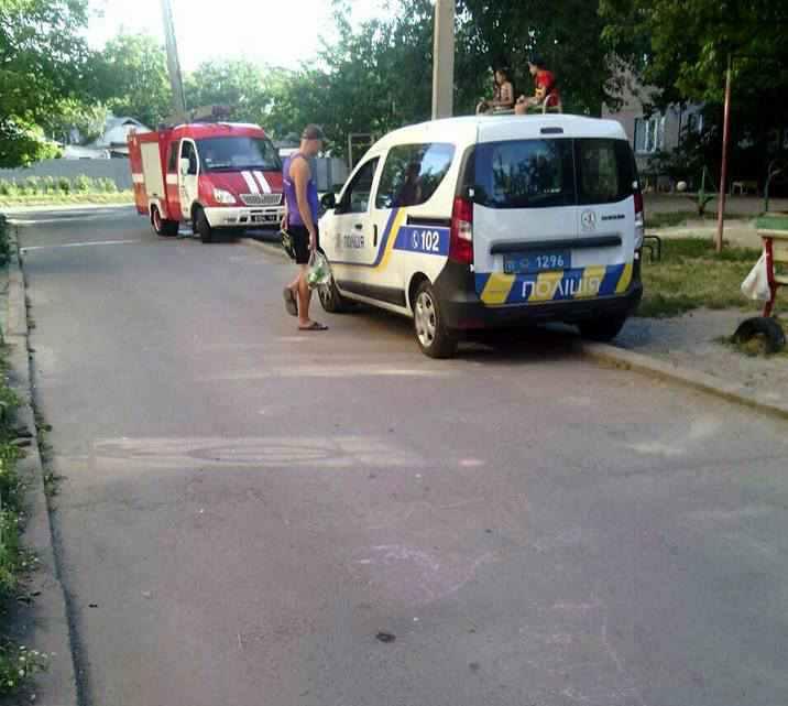 У полтавській багатоповерхівці люди викликали всі служби через трупний запах