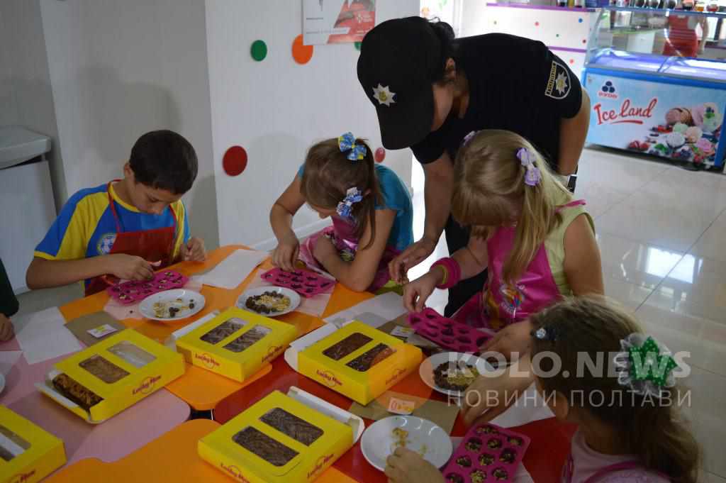 У День Національної поліції полтавські патрульні розділили свято разом із дітьми