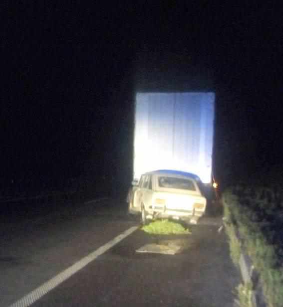 На Полтавщині легковик протаранив вантажівку: загинула жінка