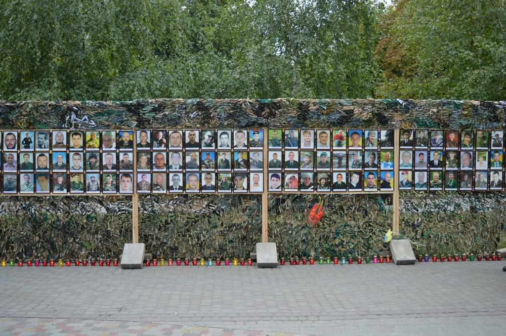 Блок-пост пам’яті: у Полтаві вшанували загиблих в Іловайську. ФОТО 
