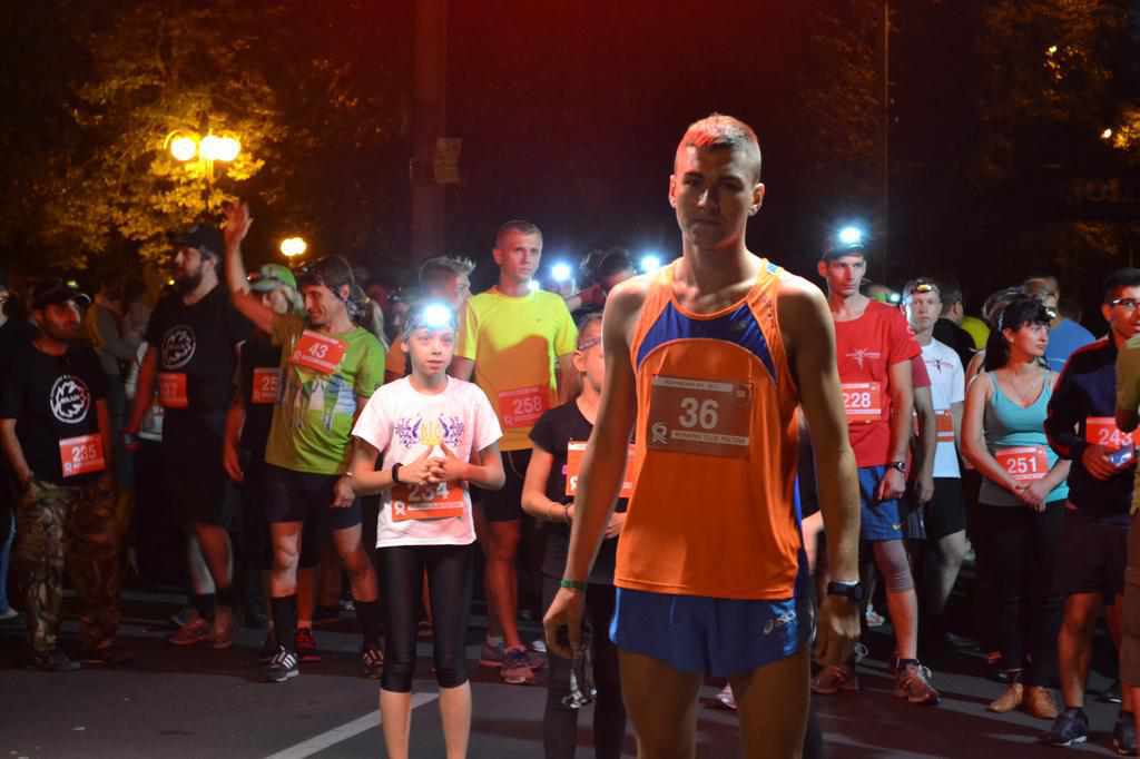 Три сотні полтавців взяли участь у нічному марафоні. ФОТО