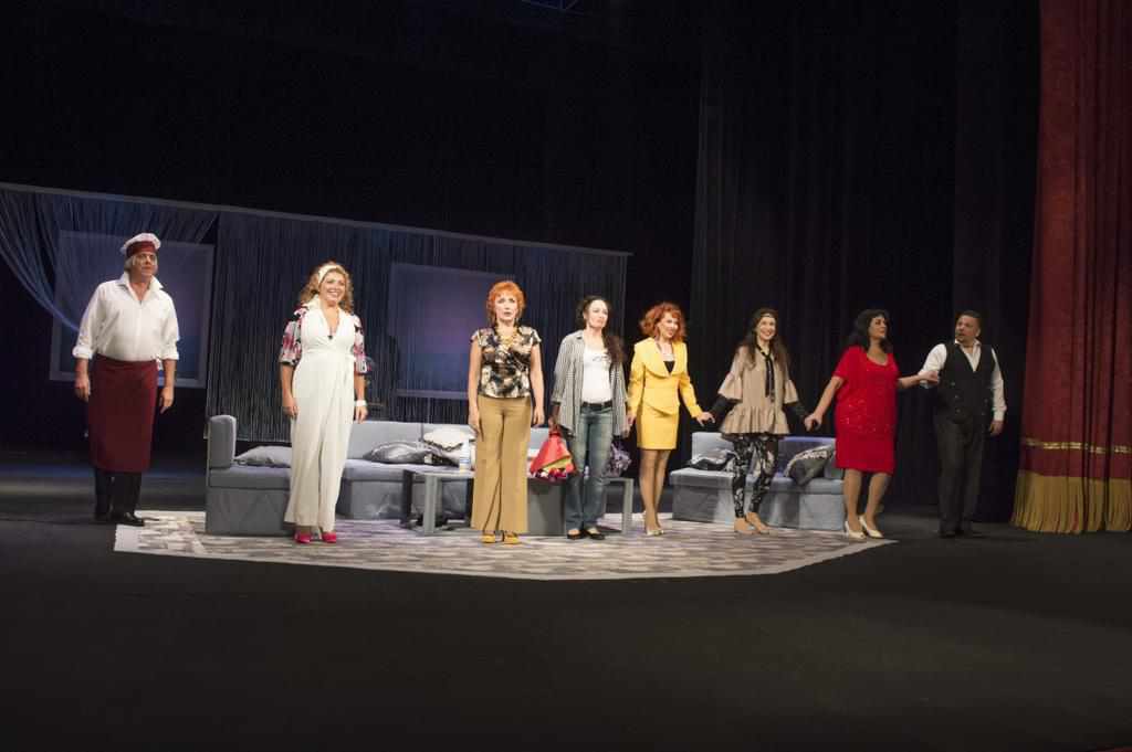 Прем’єра на полтавській сцені – історія про жіночу дружбу у виставі «Жінки»