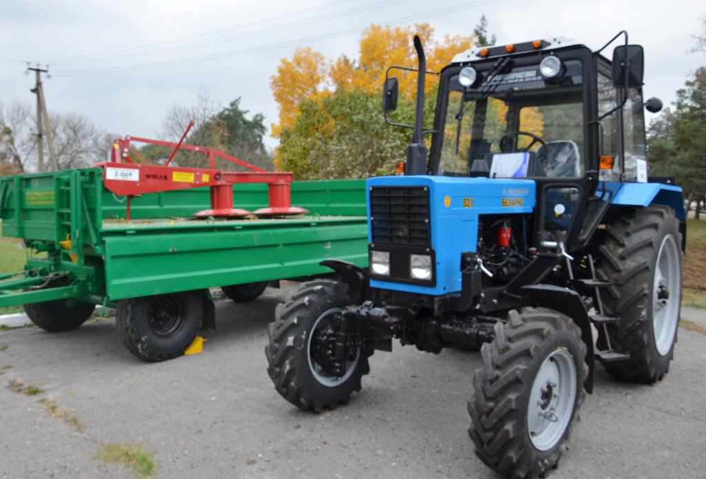 Газовидобувна компанія купила для села на Полтавщині трактор за мільйон
