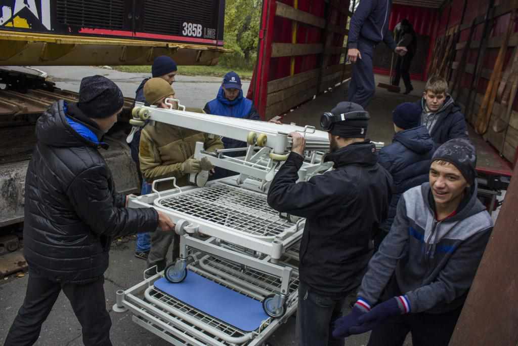 Полтавські волонтери отримали цінний вантаж з Німеччини для військових госпіталів