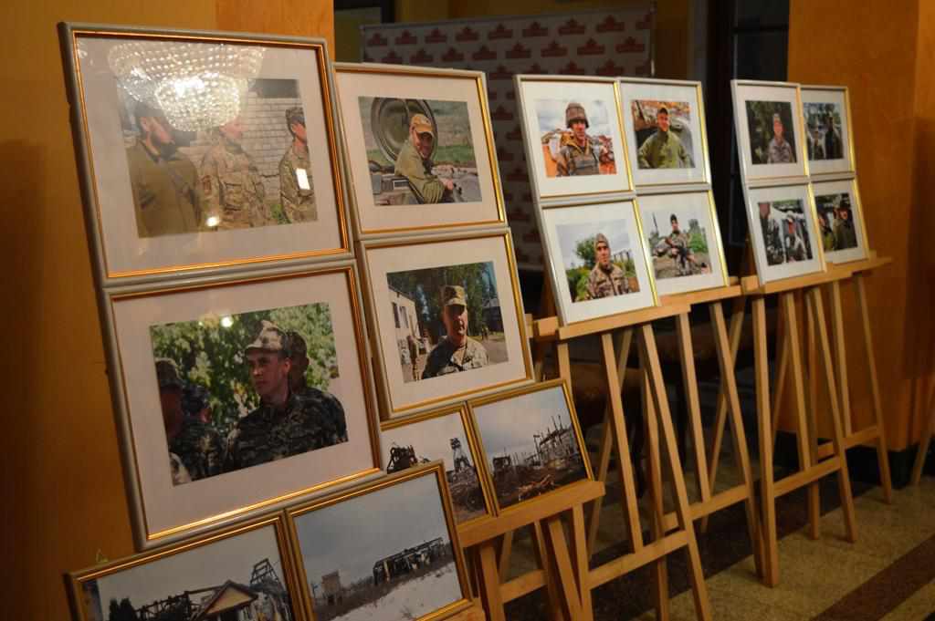 Обличчя захисників: у Полтаві відкрилася виставка двох фотокореспондентів. ФОТО 
