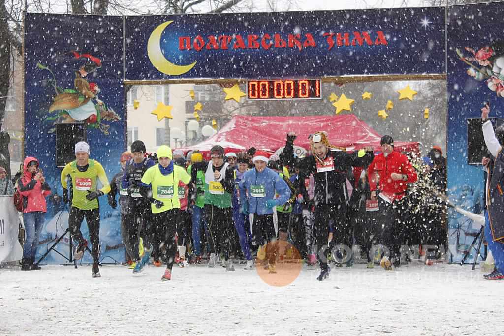 Сніг та вітер – не завада: у Полтаві вперше бігали зимовий напівмарафон. ФОТО, ОНОВЛЕНО